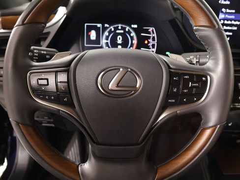 Used 2022 Lexus ES 350 Ultra Luxury w/ Protection Package (P3) image 3