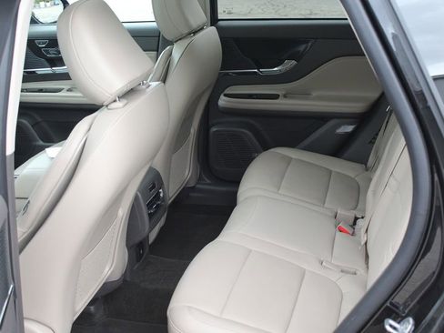 Used 2022 Lincoln Corsair Standard w/ Premium Package image 20