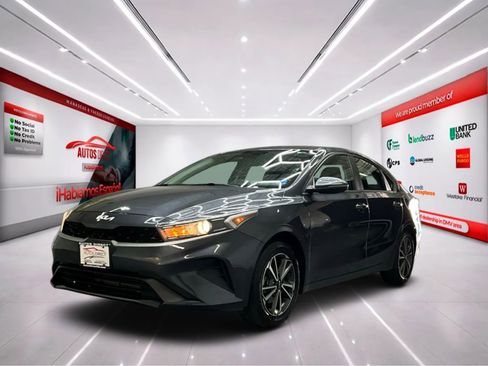 Used 2022 Kia Forte LXS w/ LXS Technology Package FWD image 3