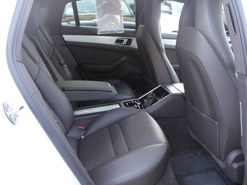 Used 2018 Porsche Panamera 4 image 25