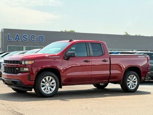 Used 2020 Chevrolet Silverado 1500 Custom w/ Custom Value Package AWD/4WD image 1