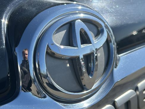 Certified 2018 Toyota 4Runner Limited AWD/4WD image 7