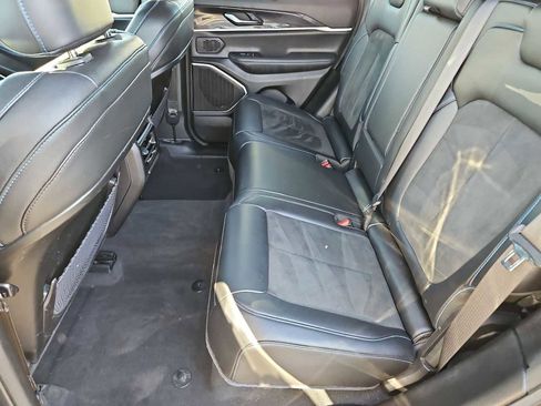 Used 2022 Jeep Grand Cherokee Trailhawk w/ Luxury Tech Group III image 20