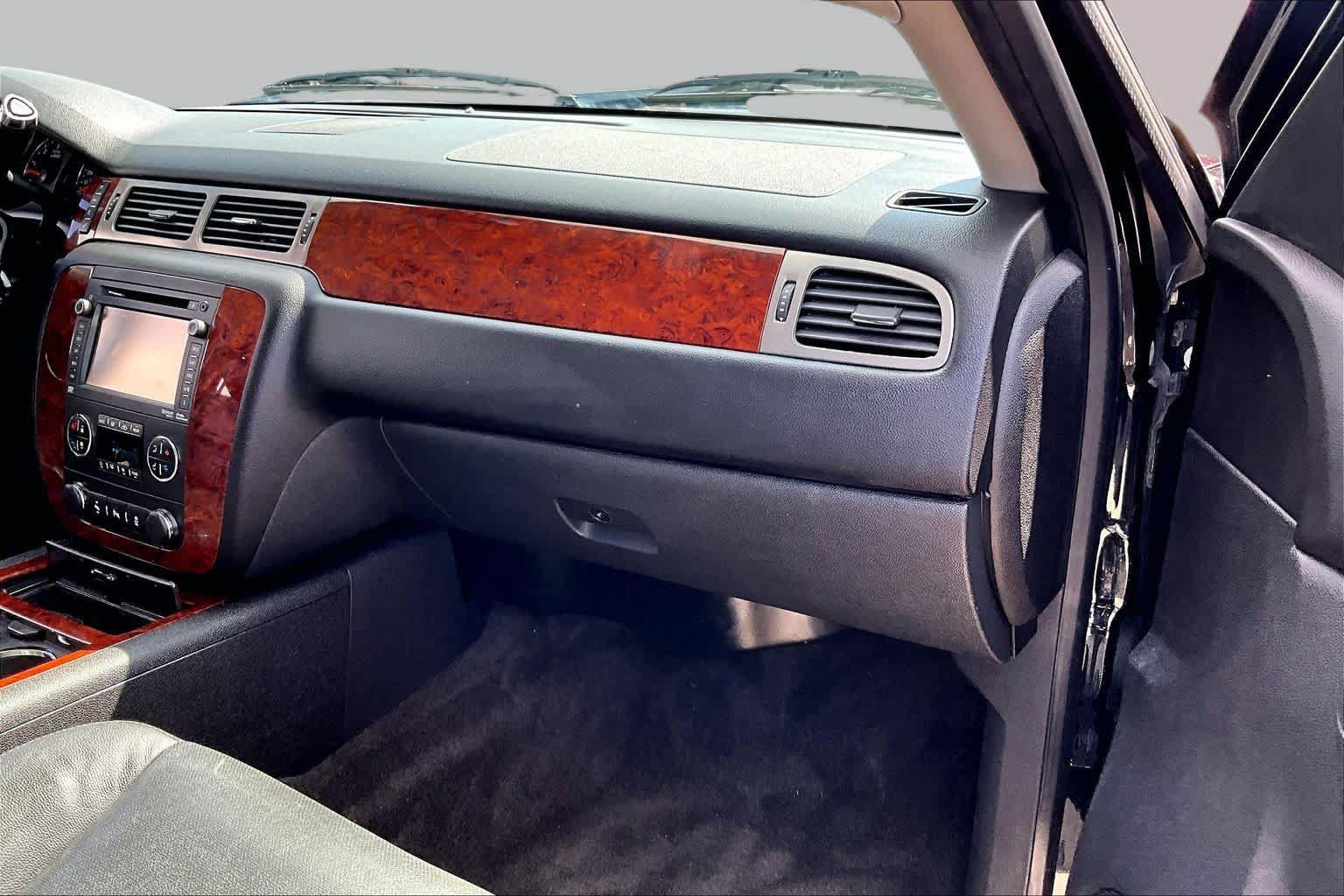 Used 2013 Chevrolet Tahoe LTZ RWD image 18