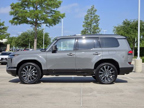 Used 2025 Lexus GX 550 w/ Accessory Package (2T) image 2