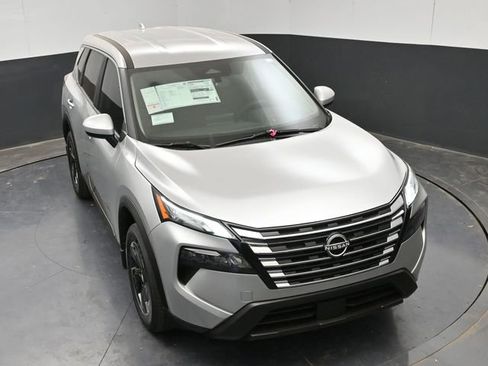 Certified 2025 Nissan Rogue SV image 22