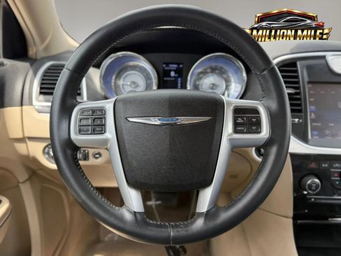 Used 2014 Chrysler 300 RWD image 24
