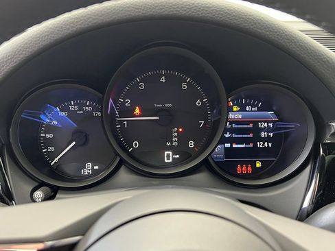 Used 2026 Porsche Macan AWD/4WD image 10
