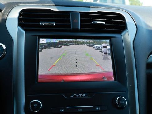 Used 2019 Ford Fusion SE FWD image 17