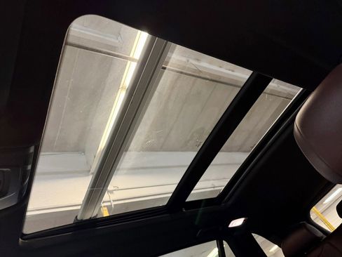 Used 2018 BMW X5 xDrive40e AWD/4WD image 16