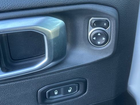 Used 2024 Jeep Wrangler Unlimited Sahara AWD/4WD image 13