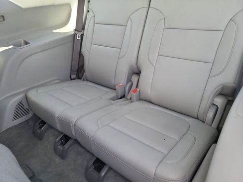 Used 2023 GMC Acadia SLT image 24