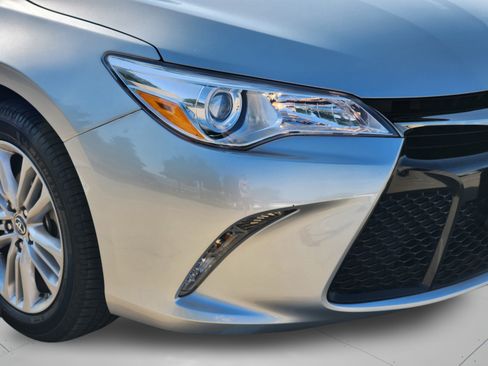 Used 2015 Toyota Camry SE FWD image 33