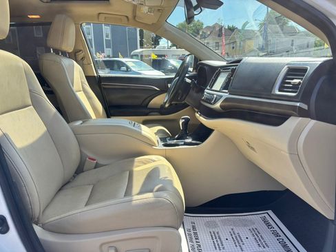 Used 2016 Toyota Highlander Limited w/ Driver Technology Package AWD/4WD image 30