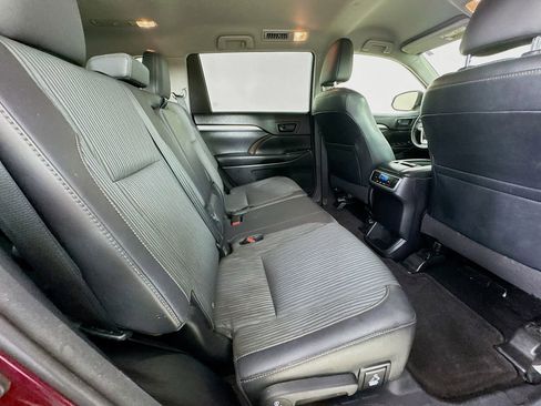 Used 2014 Toyota Highlander Plus FWD image 32
