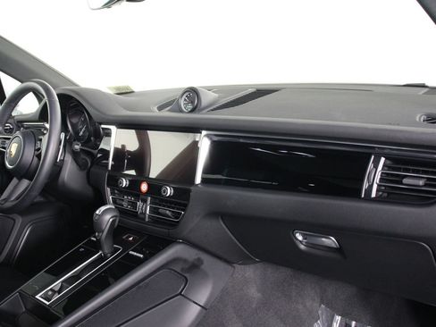 Certified 2026 Porsche Macan AWD/4WD image 24