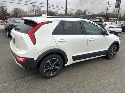 Certified 2023 Kia Niro LX image 6