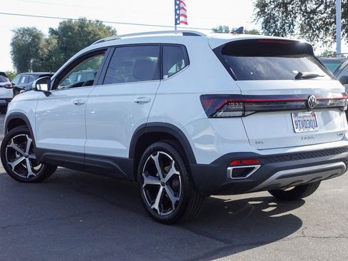 Certified 2025 Volkswagen Taos SEL image 9