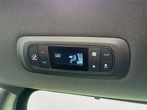 New 2026 Chrysler Pacifica Select image 26