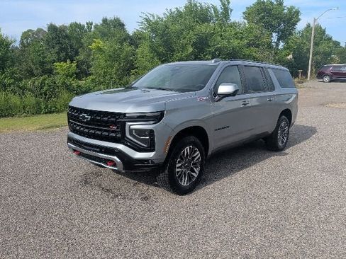 Certified 2025 Chevrolet Suburban Z71 AWD/4WD image 1