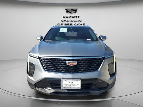 Used 2024 Cadillac XT4 Premium Luxury image 2