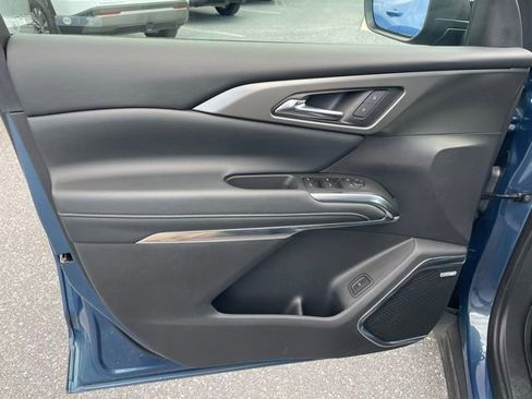 New 2025 Chevrolet Traverse LT w/ Enhanced Driving Package image 17