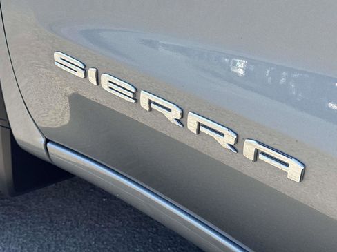 Used 2025 GMC Sierra 1500 SLT AWD/4WD image 11