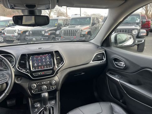 Used 2019 Jeep Cherokee Limited image 38