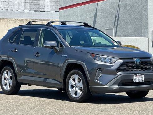 Certified 2020 Toyota RAV4 LE w/ Carpet Mat Package AWD/4WD image 5