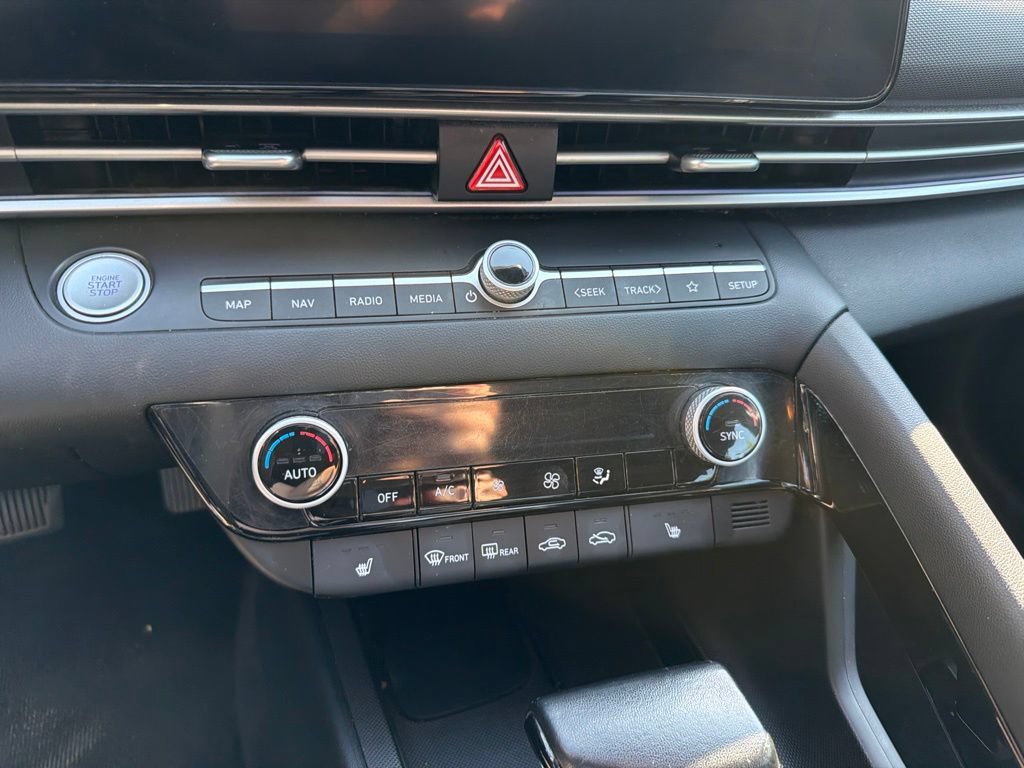 Used 2025 Hyundai Elantra SEL FWD image 13