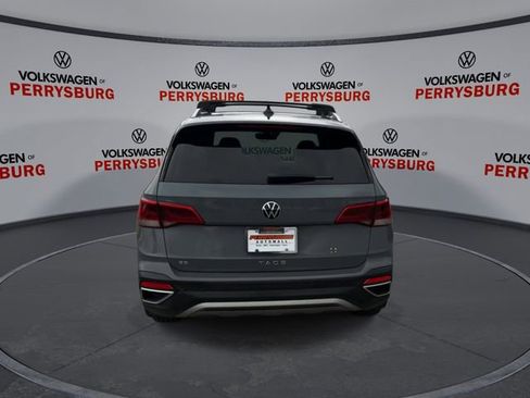 Certified 2022 Volkswagen Taos SE image 7