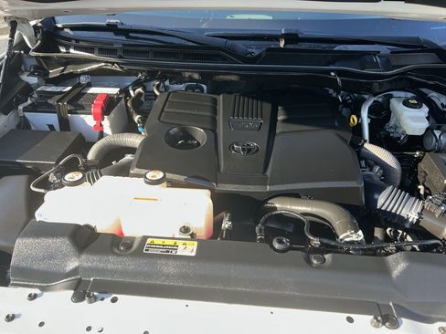 Used 2022 Toyota Tundra SR5 w/ SR5 Convenience Package image 35