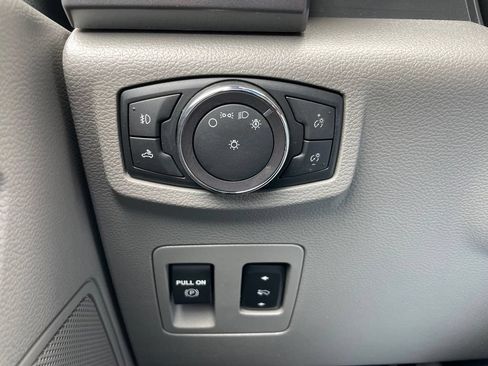 Used 2019 Ford F150 XLT w/ Equipment Group 302A Luxury AWD/4WD image 38