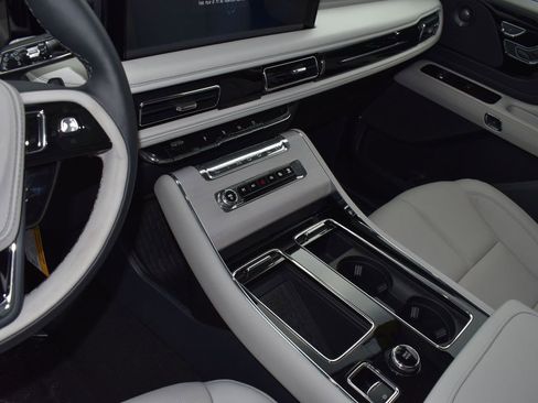 New 2025 Lincoln Aviator Reserve w/ Illumination Package AWD/4WD image 17