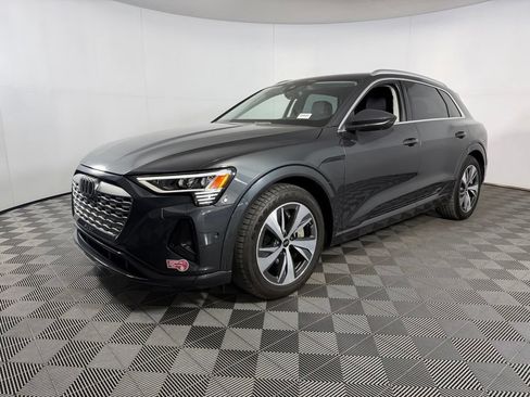 Used 2024 Audi Q8 e-tron Premium Plus w/ Premium Plus Package AWD/4WD image 10