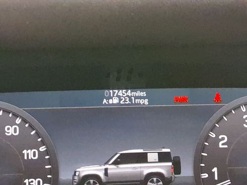 Used 2023 Land Rover Defender 90 SE image 16