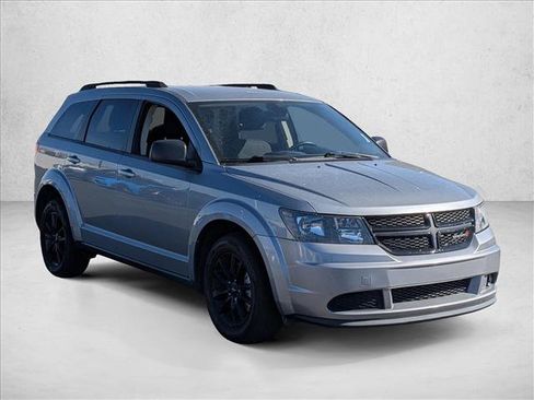 Used 2020 Dodge Journey SE w/ SE Popular Equipment Group image 3