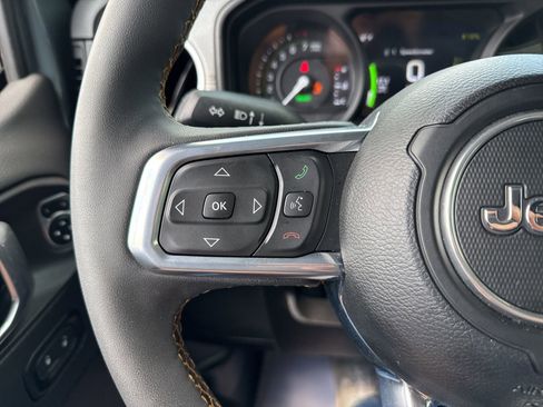 Used 2024 Jeep Wrangler Unlimited Sahara w/ Technology Group AWD/4WD image 27