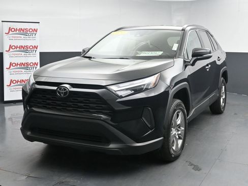 Used 2024 Toyota RAV4 XLE FWD image 4