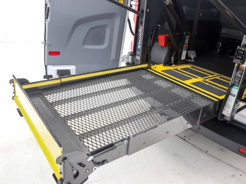 Used 2018 Ford Transit 350 XLT RWD image 13