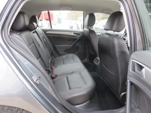 Used 2015 Volkswagen Golf S image 19