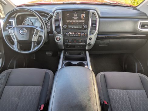Used 2021 Nissan Titan SV w/ SV Convenience Package image 17