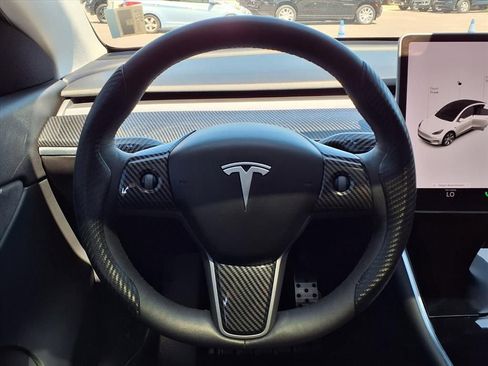 Used 2021 Tesla Model Y Standard Range image 36