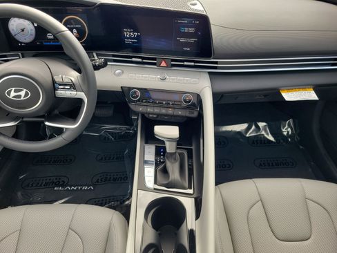 New 2026 Hyundai Elantra Limited FWD image 11