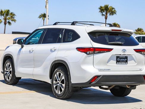 Used 2023 Toyota Highlander XLE FWD image 5