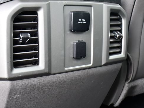 Used 2015 Ford F150 Lariat w/ Equipment Group 501A Mid AWD/4WD image 19
