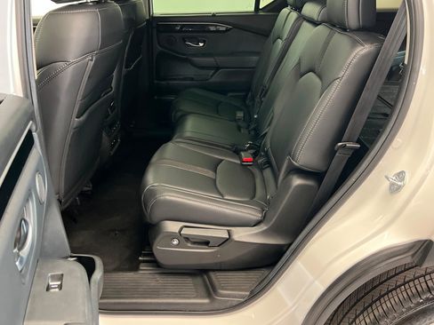 Used 2025 Honda Pilot Touring image 22