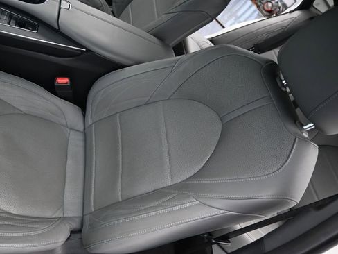 Used 2022 Toyota Avalon Limited w/ Advanced Safety Package FWD image 9