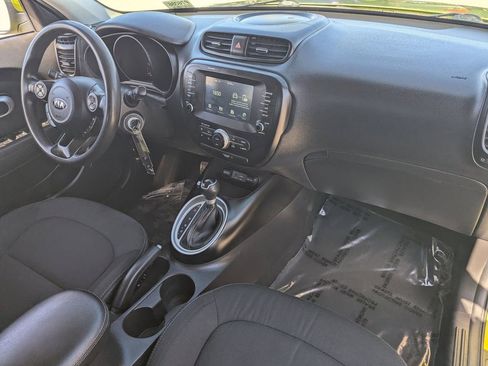 Used 2018 Kia Soul + image 10