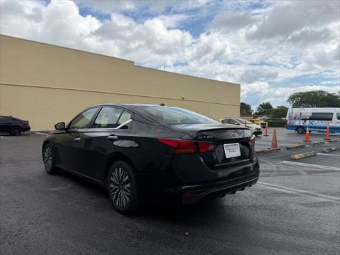 Used 2024 Nissan Altima 2.5 SV FWD image 4